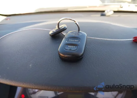 2004 Toyota Corolla S z USA, uszkodzony, nr VIN 1NXBR32E74Z213966